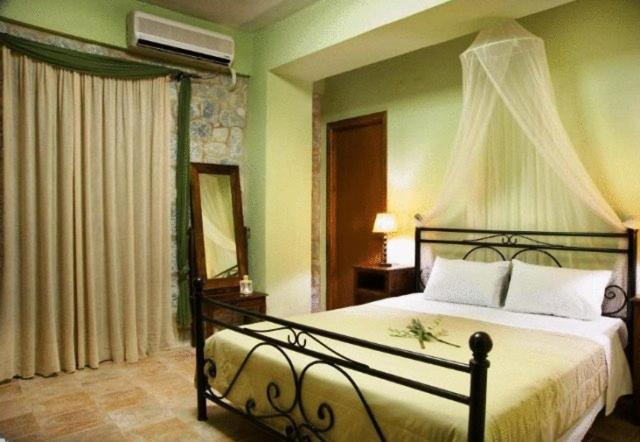 Vlyhada Guesthouse Pírgos Dhiroú Habitación foto